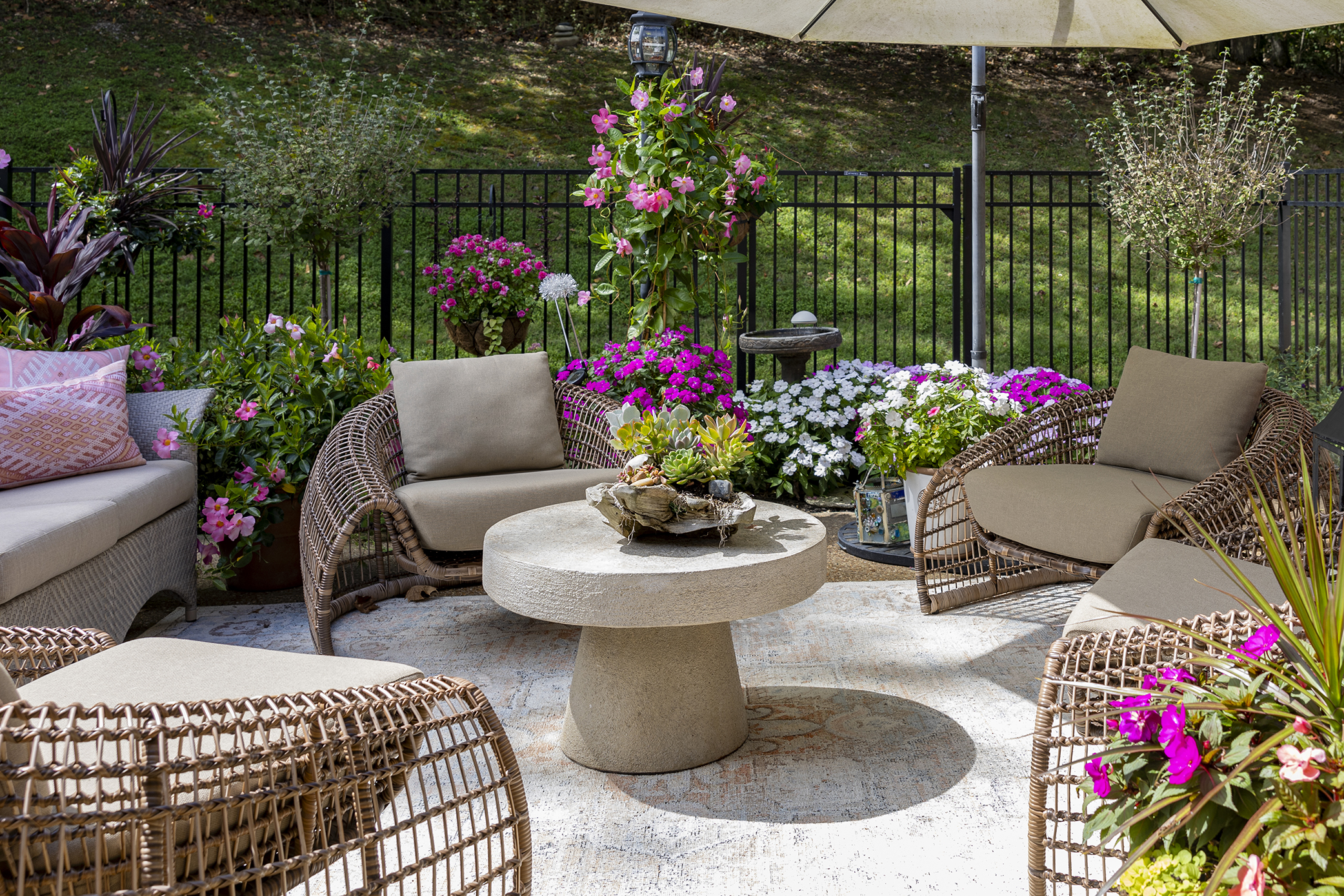 One foot in, one foot out: Decorating indoor-outdoor spaces